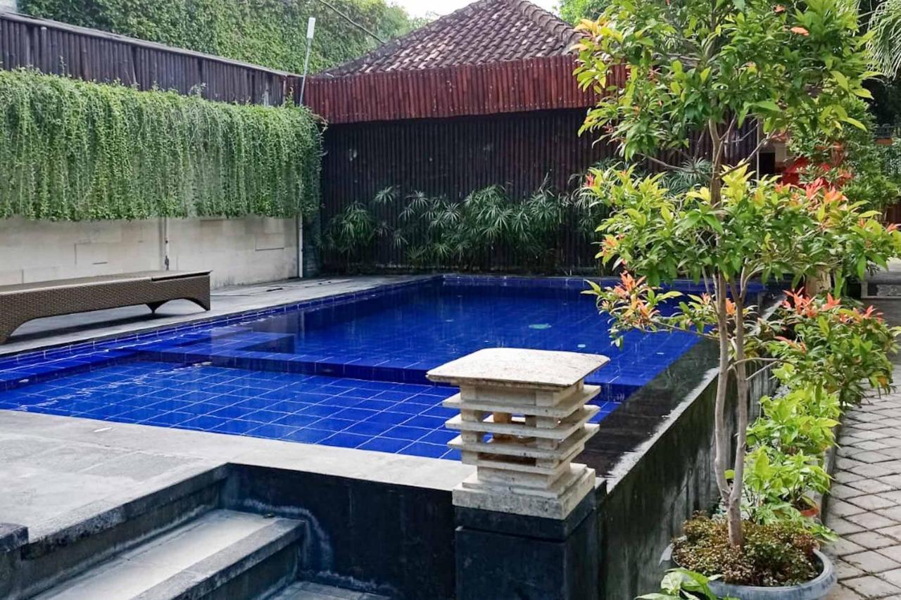 ホテル D'Kubu Daje Bali Redpartner クタ エクステリア 写真